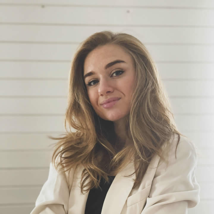 Дизайнер Алена Сухих